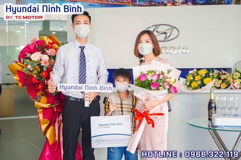 Hyundai Ninh Bình giao xe tới khách hàng tháng 8